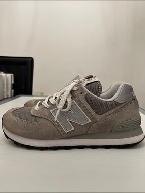 NEW BALANCE 574 SNEAKERS WOMENS SIZE 8.5